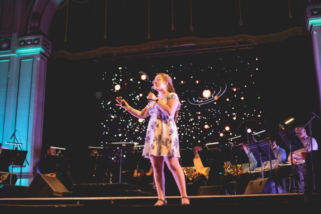 Concierto Cielos 2024: Charla en el escenario junto a la orquesta