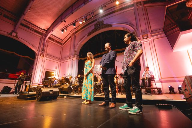Concierto Cielos 2025: Participantes sobre el escenario del Aula Magna Usach