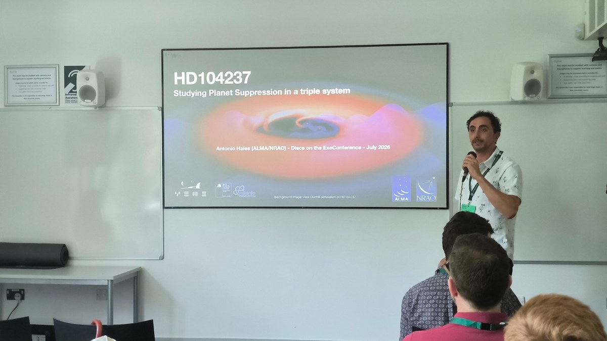 Presentación sobre evolución de discos y formación planetaria en el sistema triple HD 104237.
