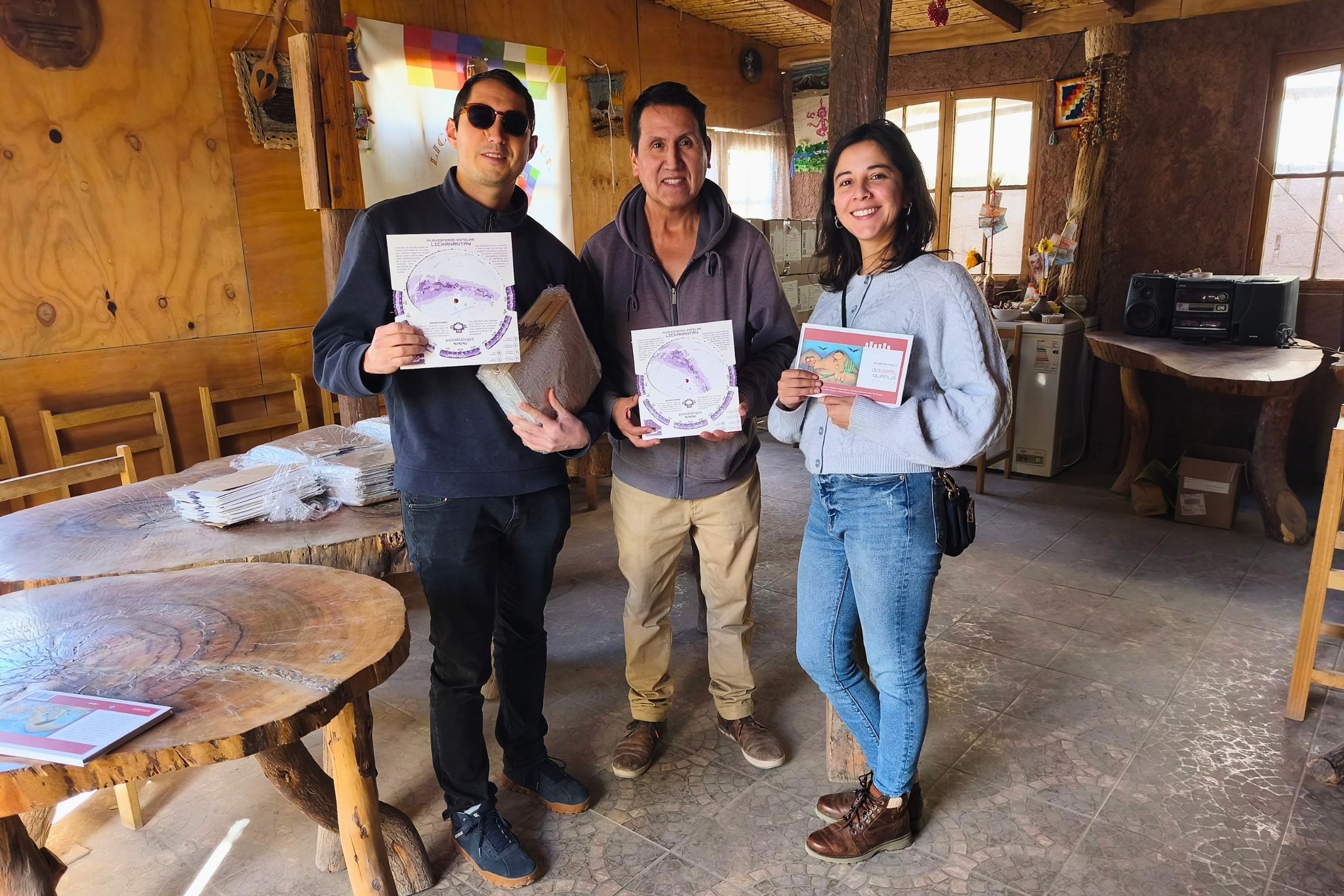 Participantes durante el lanzamiento del Planisferio Astrodiálogos Lickan Antay